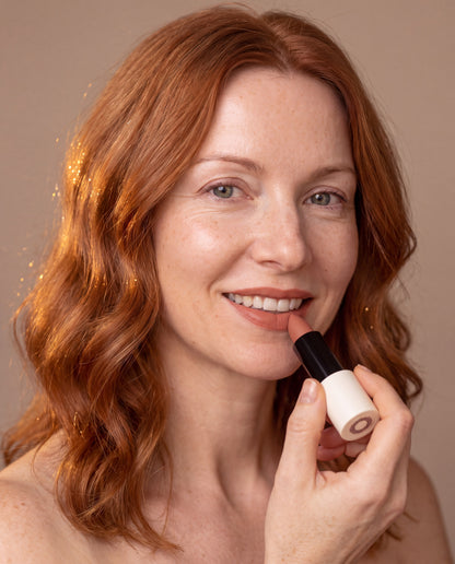 Velvet Aura - Matte Lipstick, Terracotta Nude - model